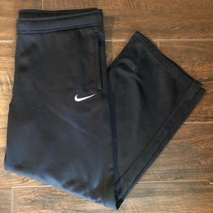 Black Nike Therma - fit sweatpants